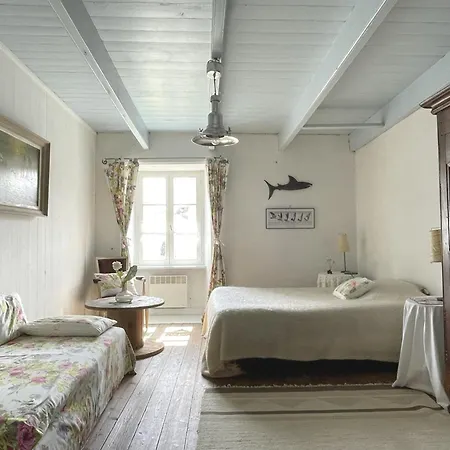 Maison De Charme Avec Jardin Clos, A 50m Des Commerces Et Proche Plage, Pour 8 Personnes - Fr-1-639-54 *